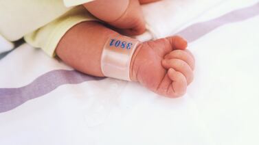 Bebé de un año está grave tras sufrir quemaduras con agua hirviendo en su casa