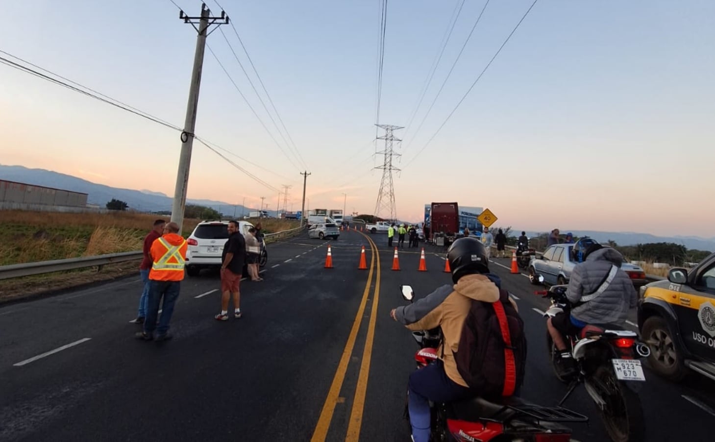 El muchacho de 24 años invadió el carril contrario y chocó de frente contra un camión, luego contra otro carro. Foto cortesía.