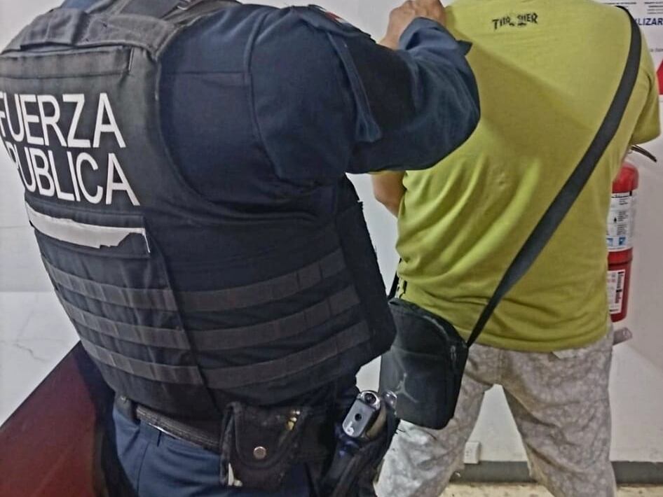 Fuerza Pública detuvo a un sujeto de apellido Ferlini, de 30 años, sospechoso de fraude informático y suplantación de identidad. Foto: MSP