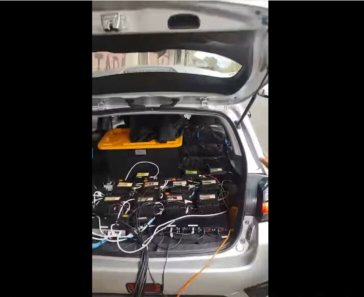 Var, en las afueras del estadio Lito Pérez