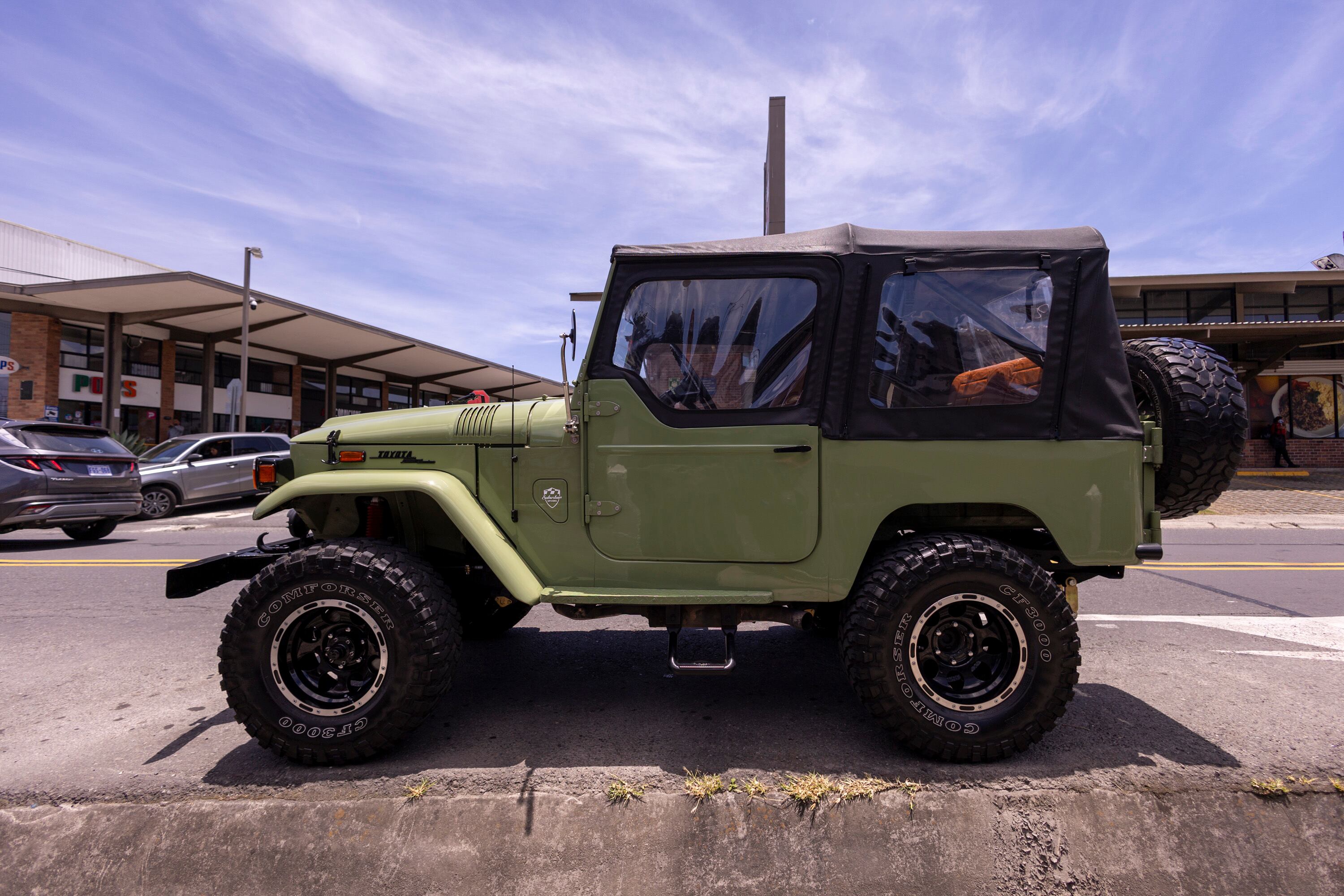 24/04/2025, San José, Sabanilla, entrevista con Javier, para hablar acerca de su Toyota Land Cruiser para el Chuzo de la semana.
