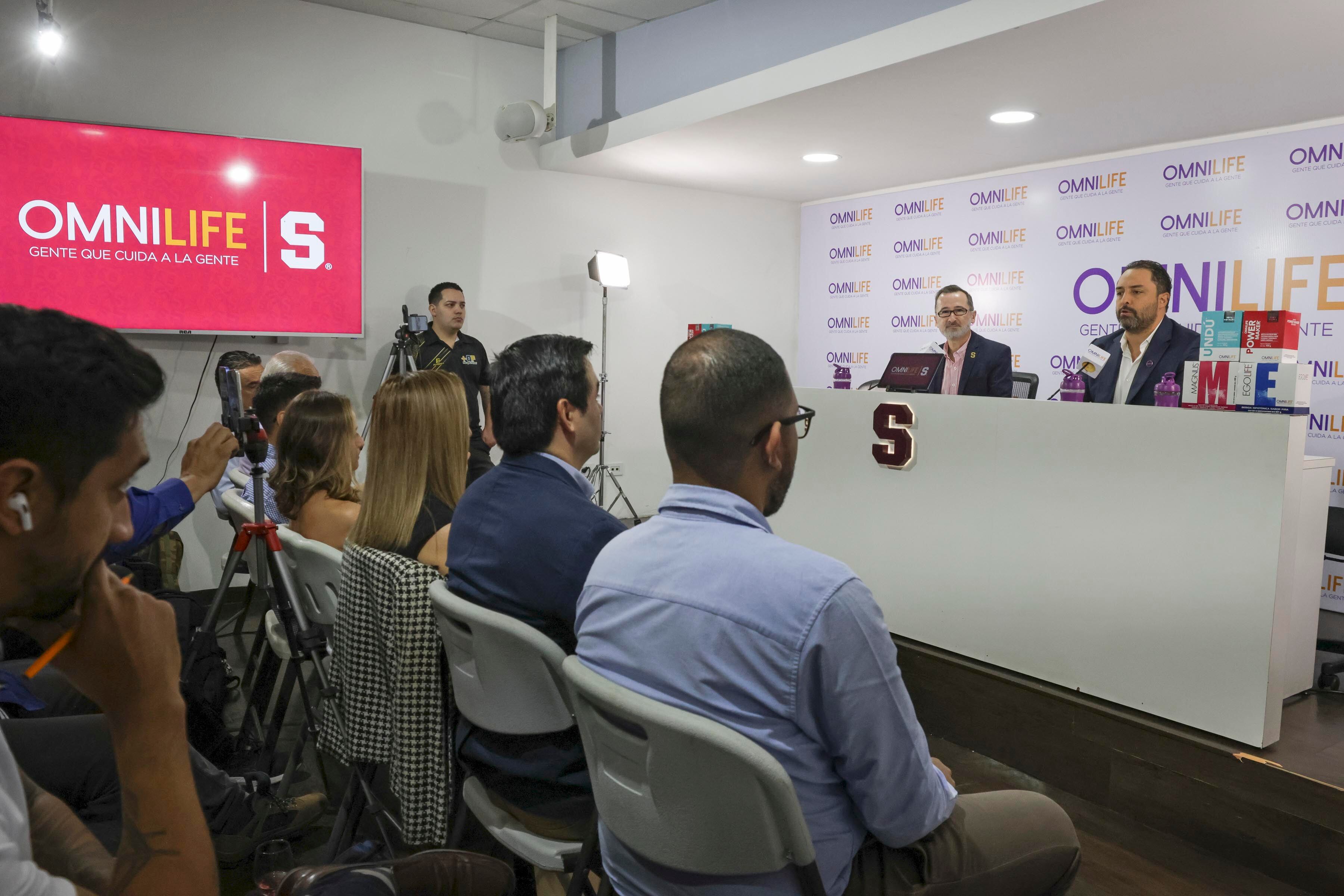 Saprissa presenta a su nuevo patrocinador Omnilife