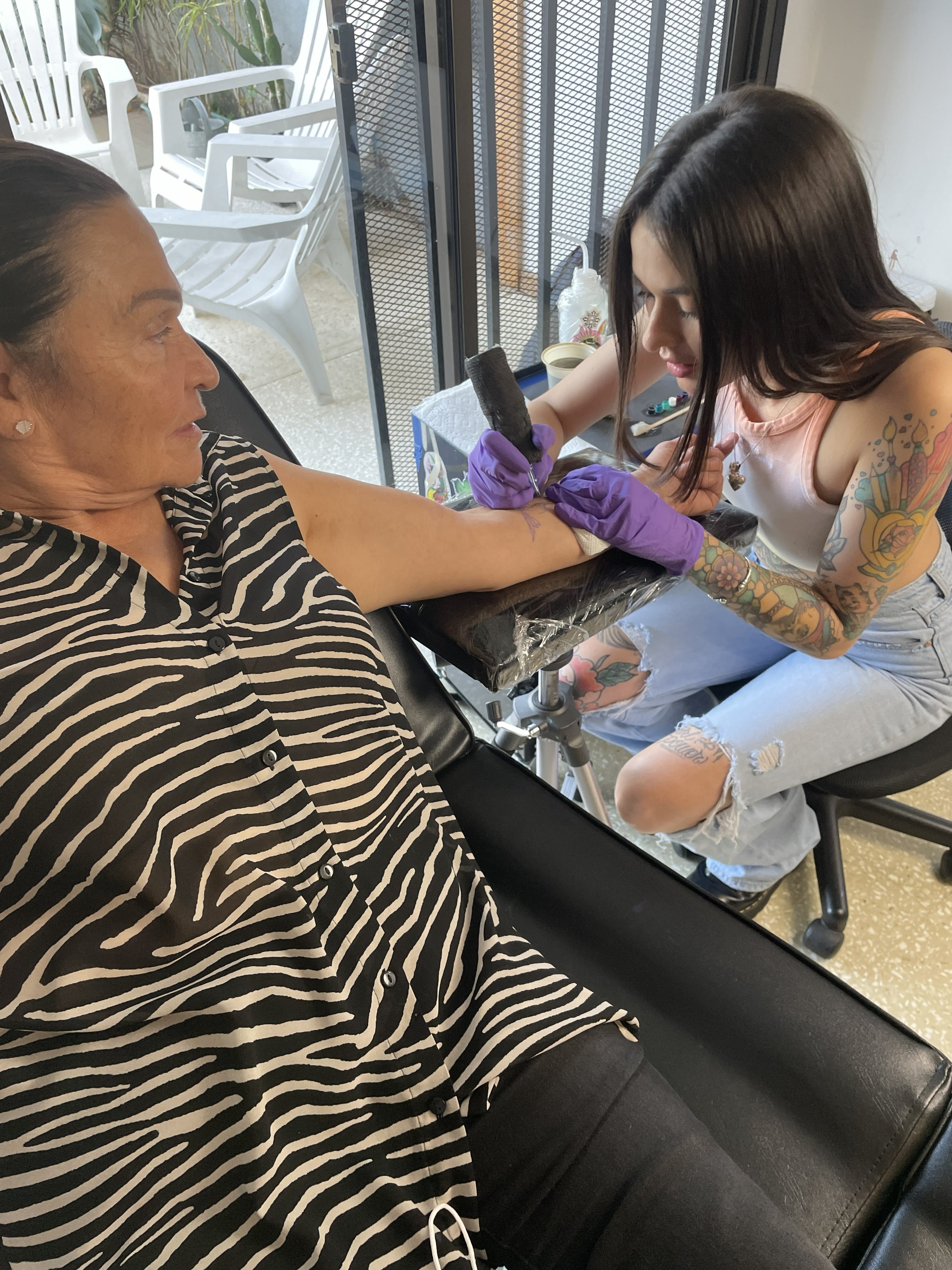 Por allá del 2002 doña Lorena Vega Aragón iba a sus clases de arte a la Casa del Artista en Guadalupe y llevaba a la nieta que cuidaba, Jana de Oliveira, quien tenía 5 años.