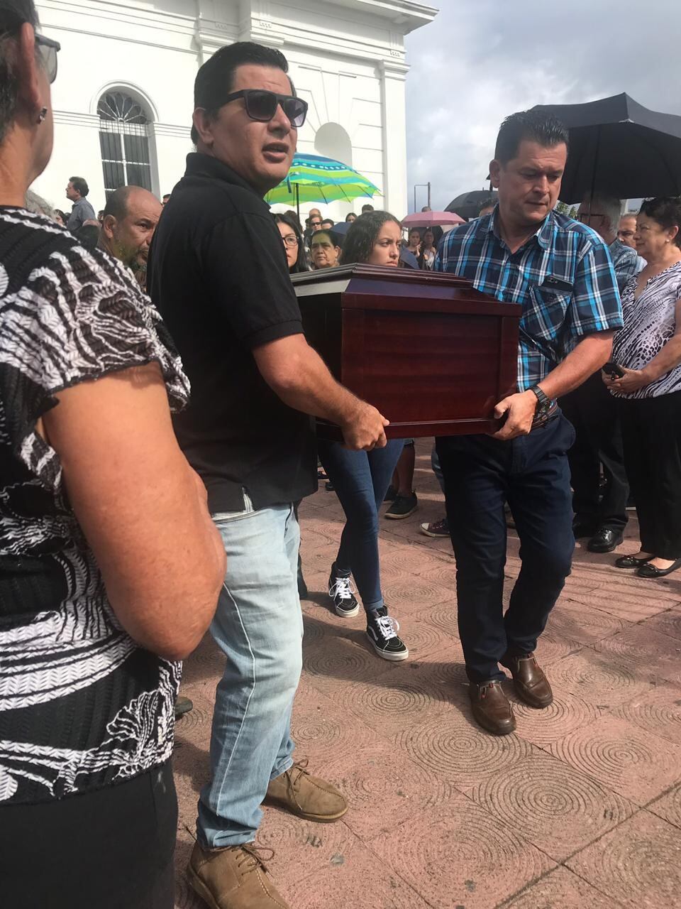 Funeral de Eva Morera, joven asesinada por su expareja en Heredia. Foto Adrián Galeano