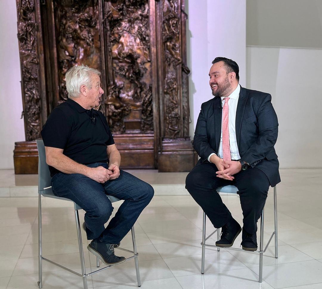 Rodrigo Del Campo (der.) desde hace ocho años narra los Juegos Olímpicos para Claro Sports. Foto. Instagram.