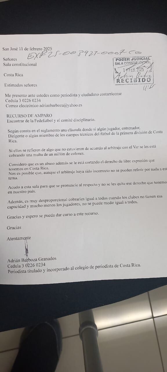 El periodista Adrián Barboza interpuso un recurso de amparo contra la Fedefútbol.