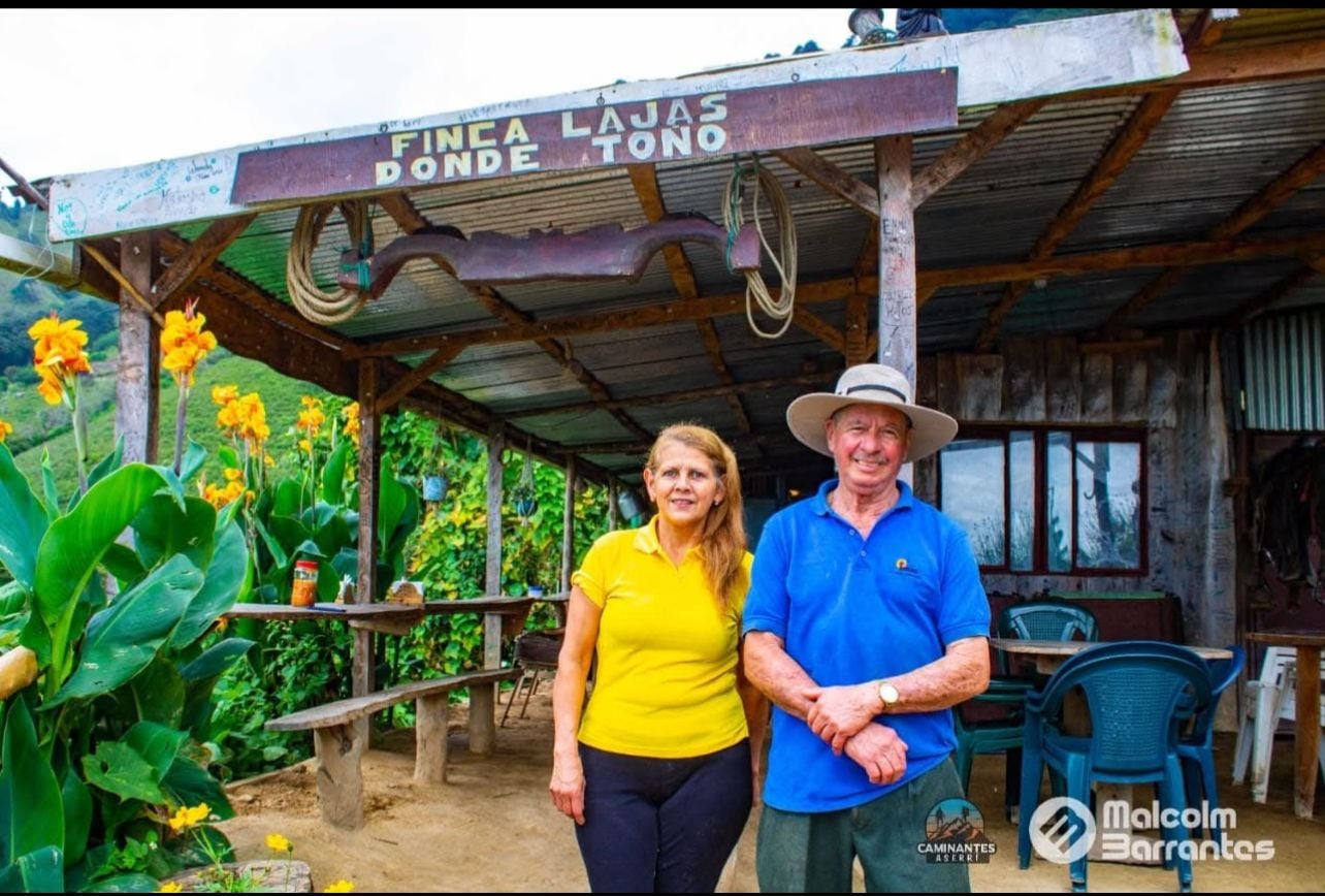 Los adultos mayores fueron atacados con un arma blanca.