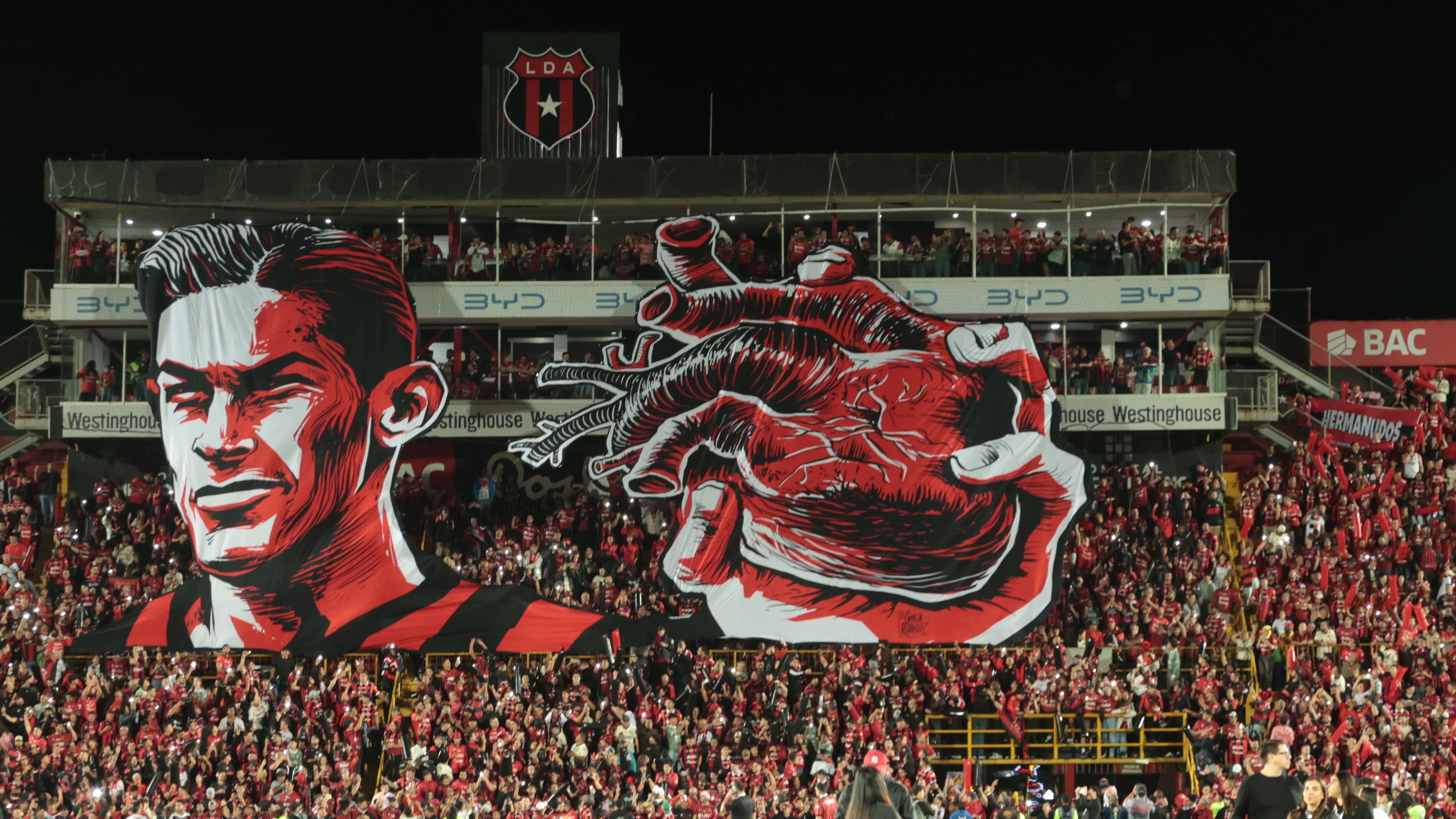 20/12/2025/ partido de ida entre Liga Deportiva Alajuelense vs Saprissa por el partido de vuelta de la final del Torneo apertura de la Liga Promerica 2025 en el estadio Alejandro Morera Soto / foto John Durán