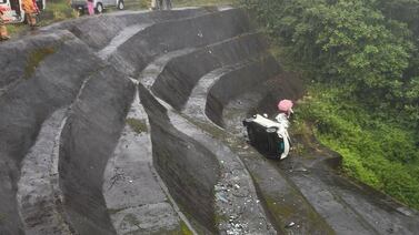 Conductor de carro eléctrico se salvó de morir en horrible accidente en Vara Blanca
