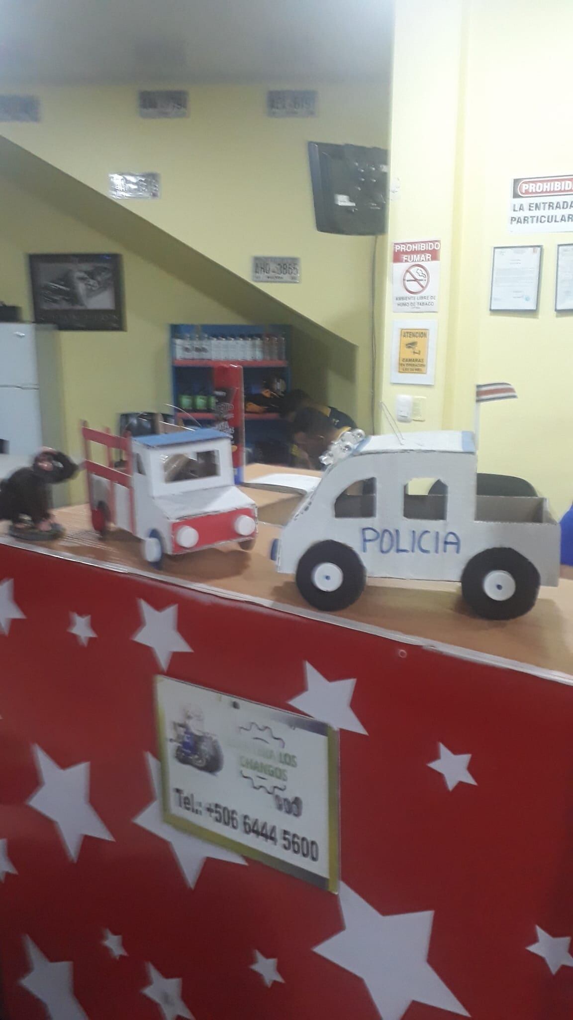 A don Jorge Chaves Lobos, quien tiene 78 años y es vecino de La Esperanza de Heredia, se le acabaron el pasado sábado 10 de setiembre los 600 faroles que hizo.