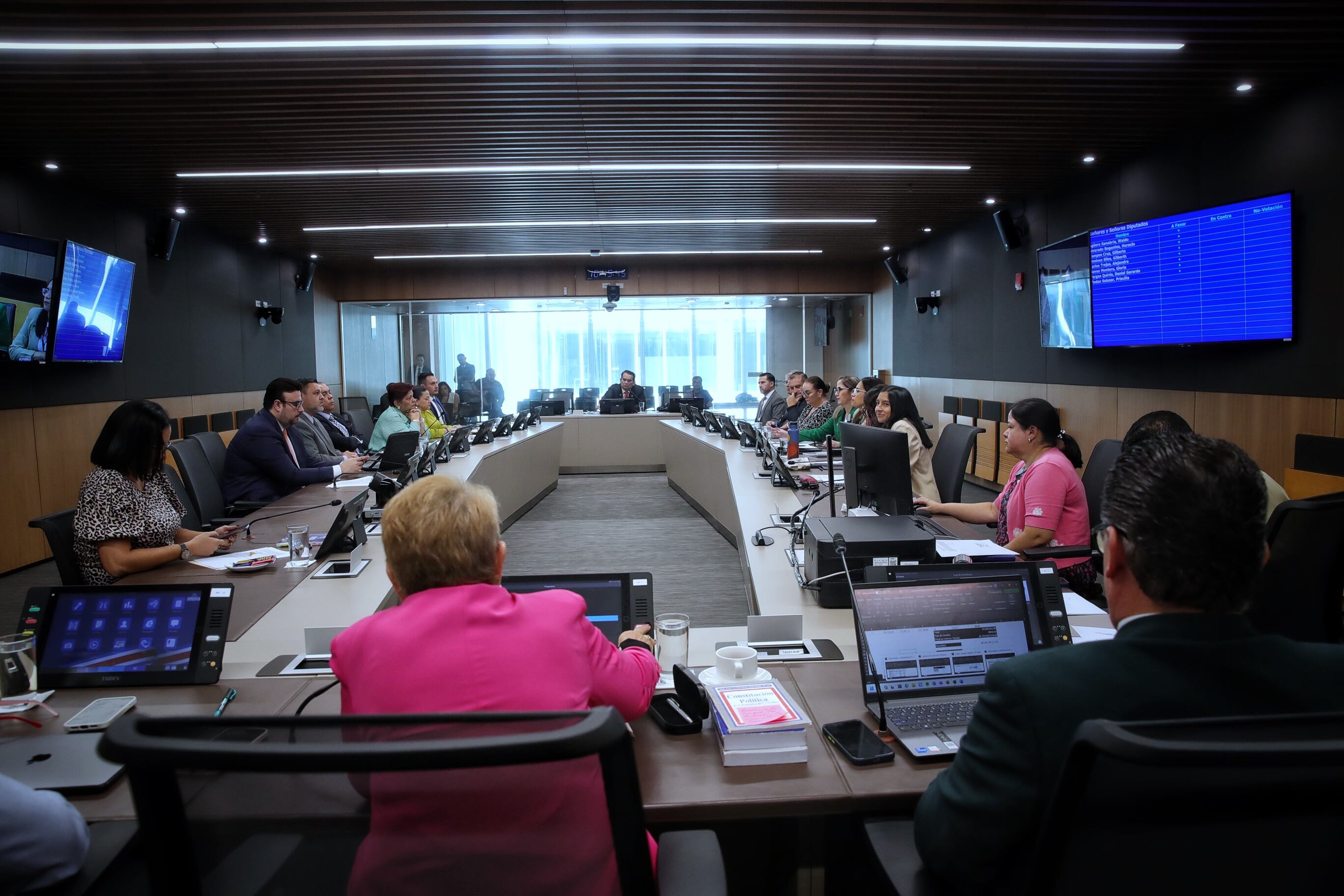 14/10/2023/ Comisión de seguridad y narco tráfico en la Asamblea Legislativa por parte de diputados a Randall Zúñiga, director del OIJ / foto John Durán