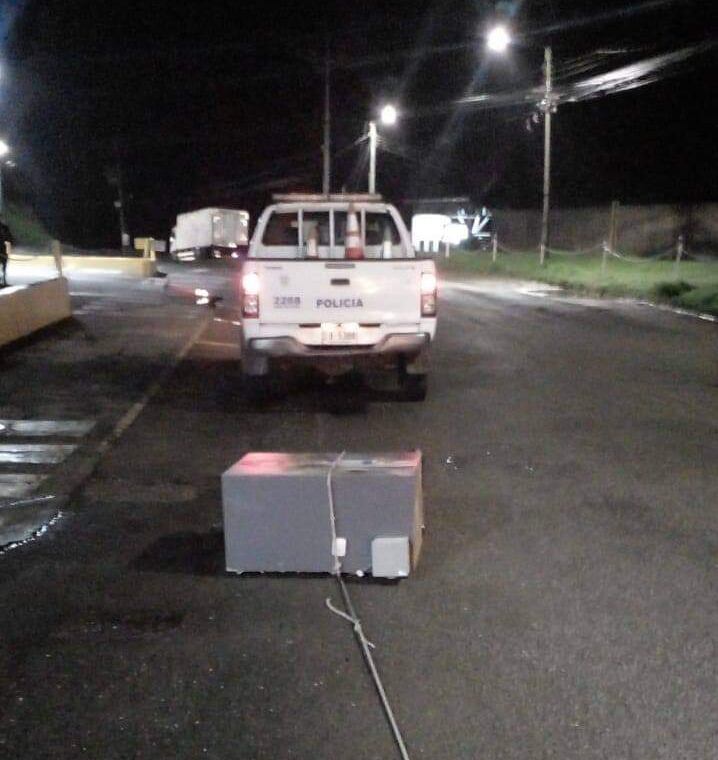 Cuatro hombres intentaron robar un cajero automático, pero la policía frenó el robo. Foto: Cortesía