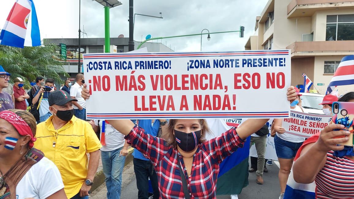 El 12 de octubre del 2020 diferentes fuerzas vivas del país marcharon desde el Parque La Merced a Casa Presidencial.