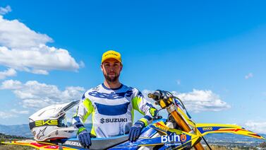 Ingeniero viste dos uniformes en un mismo equipo, pero con una misma meta: ser campeón nacional de motocross