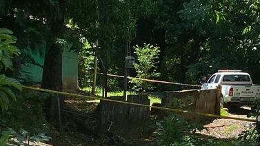 De un balazo en el tórax matan a un hombre y lo dejan en el patio de una casa