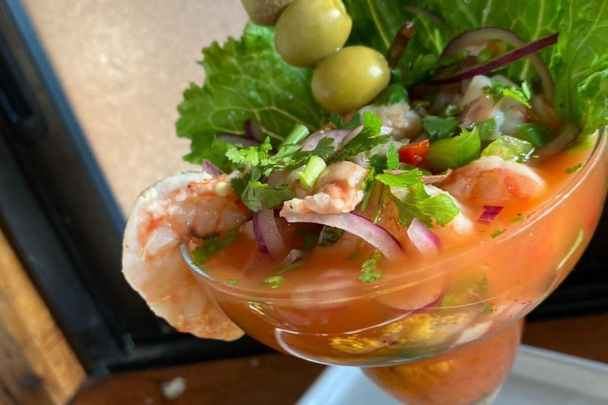 Abuelito tuvo visión y su familia continuó legado, pero servido en forma de ceviche.