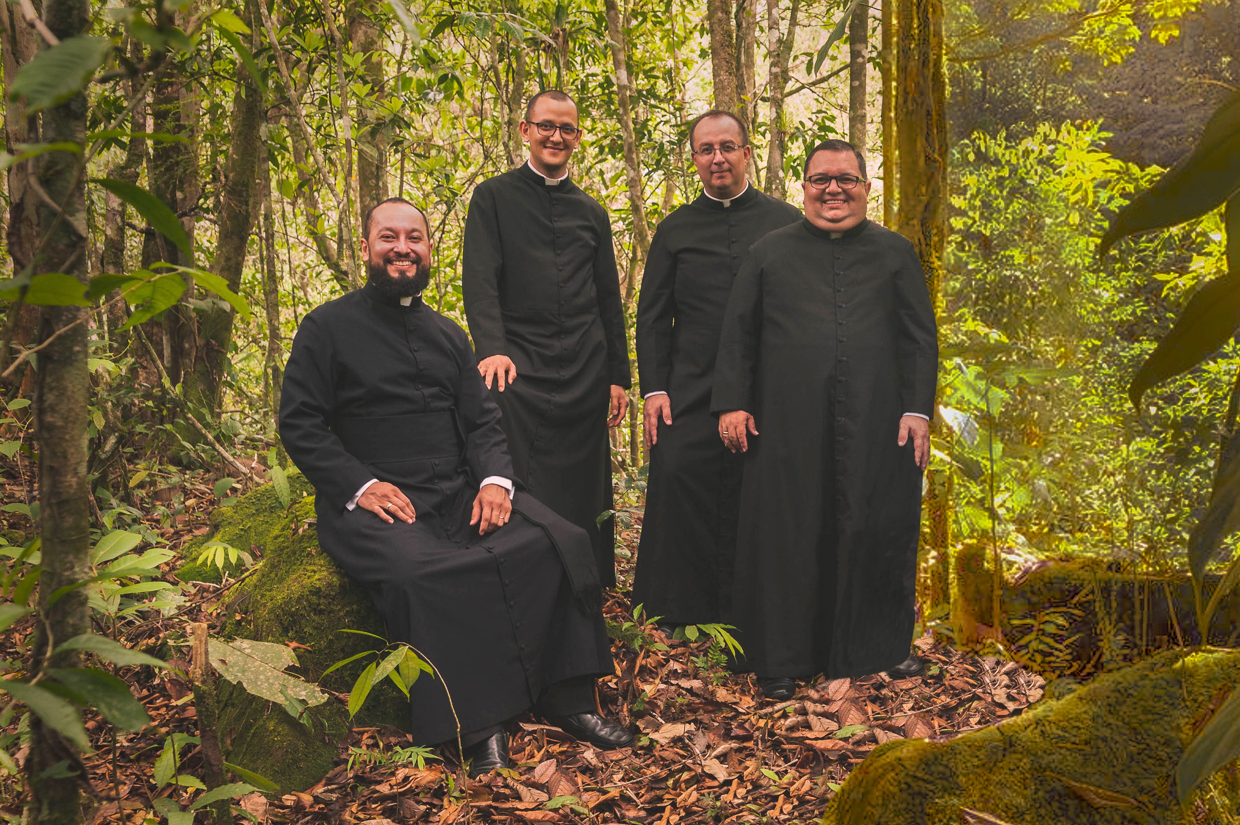 Cuatro sacerdotes de la diócesis de Ciudad Quesada están dándole duro, desde noviembre del año pasado, para tener listo un disco una semana antes de Semana Santa el cual se llamará “De la cruz a la resurrección”.