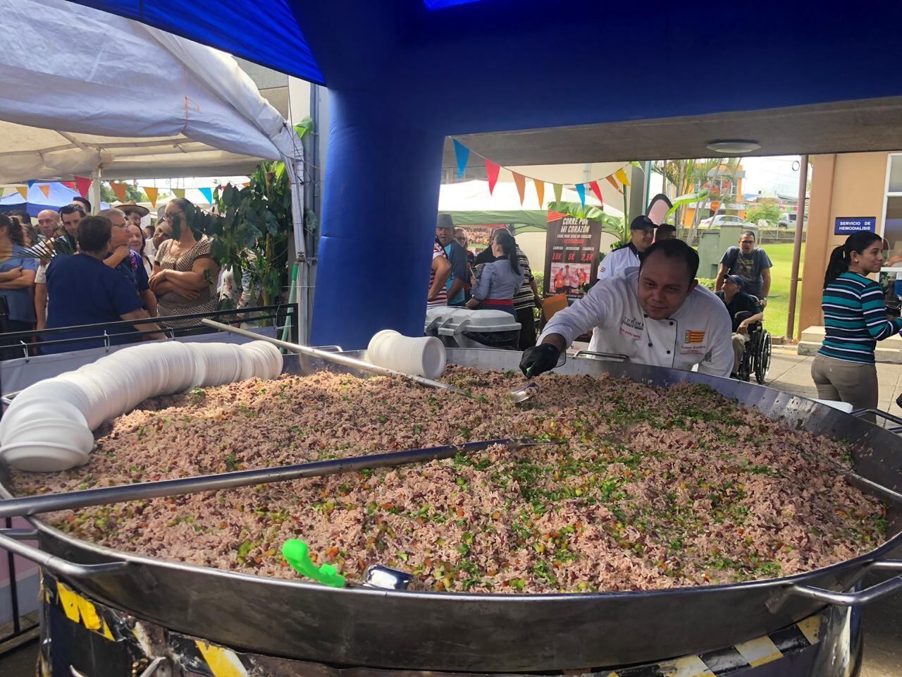 Hospital México celebra sus 50 años y la Anexión con gigantesco gallopinto
