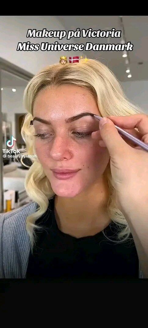 Miss Universo Victoria Kjaer sin maquillaje