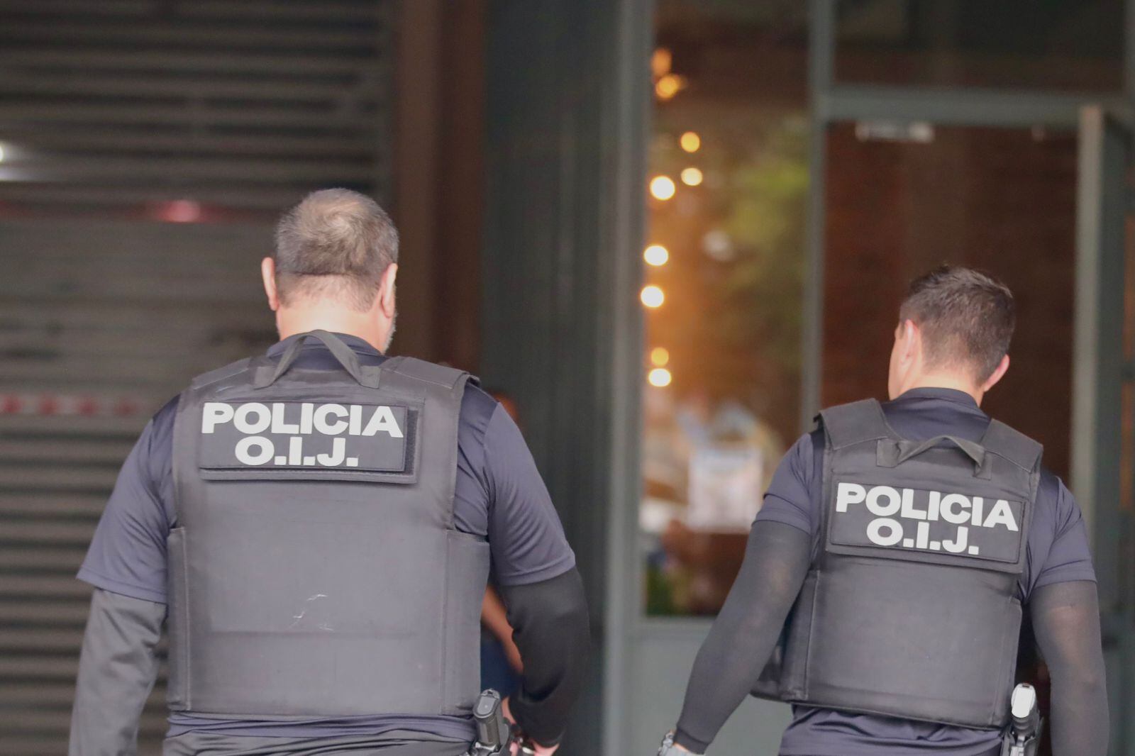 La Sección de Anticorrupción del OIJ en conjunto con el Ministerio Público, realizaron 28 allanamientos por aparentes irregularidades en la contratación de cooperativas para la administración de EBAIS de la CCSS. Entre los imputados se encuentran los miembros de la Junta Directiva de la institución. La casa de Marta Esquivel en barrio La California, fue uno de los recintos allanados. Foto: Alonso Tenorio