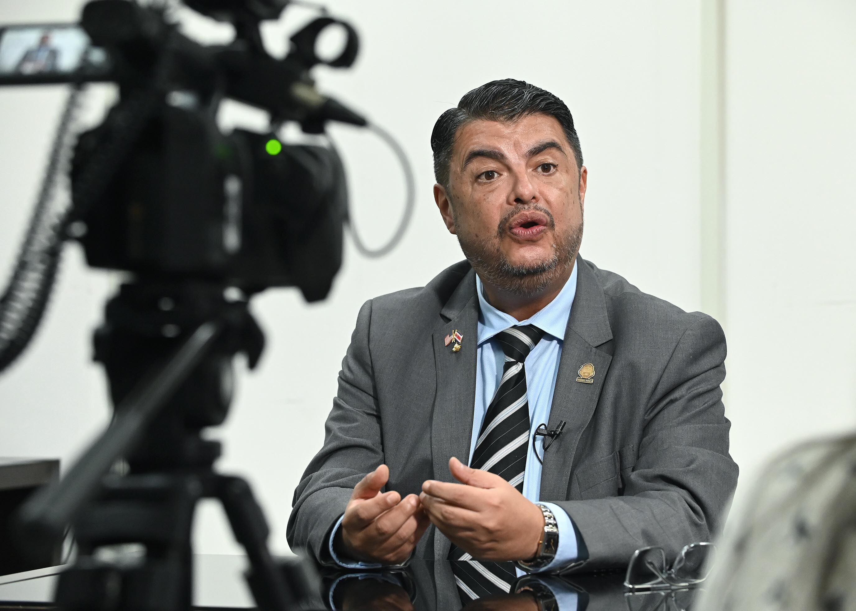 24 de junio del 2025. Ministerio de Seguridad, Zapote. 12:30 hrs. Entrevista con el ministro de Seguridad Mariom Zamora para conversar acerca de los esfuerzos del gobierno para establecer mas vigilancia y seguridad en APM Terminal. Esto debido al tráfico de drogas hacia otros paíces desde el muelle de Moín en LImón. Em la foto: Mario Zamora respondió la preguntas de La Nación. Foto: Albert Marín.