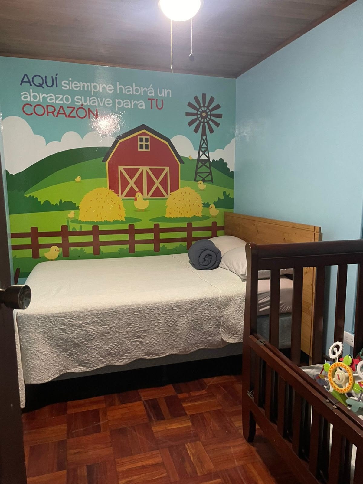 La organización brinda hospedaje, alimentación y apoyo a familias con niños hospitalizados.