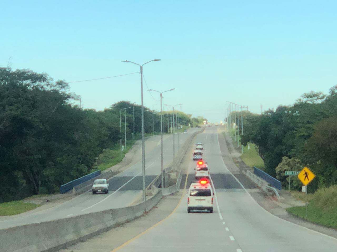 Doce pacientes con covid-19 fueron trasladados este 11 de diciembre, en un megatraslado que realizó la Caja Costarricense de Seguro Social (Caja) desde Liberia hasta San José, para no saturar los servicios de hospitalización en el Hospital Enrique Baltodano.