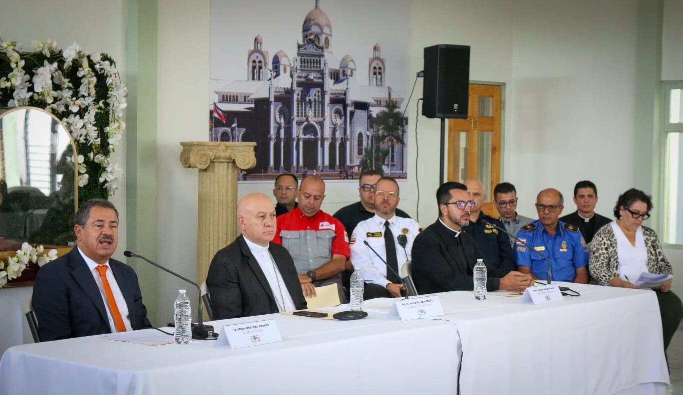 El cruzrojista Carlos Herrera Artavia, tiene 54 años de edad y este 2024 alcanzará 35 años atendiendo a los peregrinos en la romería ya que comenzó cuando tenía 19 años y, como él mismo nos dice, prácticamente era otra Costa Rica