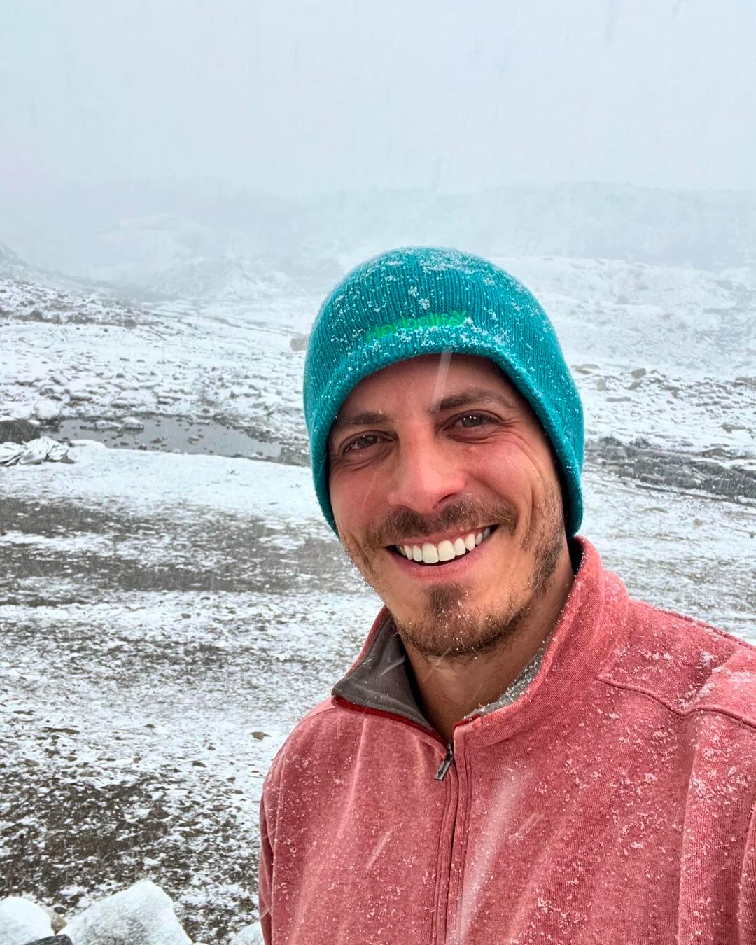 Deportista Daniel Vargas en su travesía por el Everest 2024..