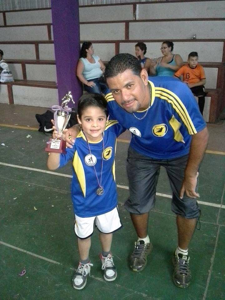 Desde que era un niño Gabriel Sibaja recibía trofeos por goleo.