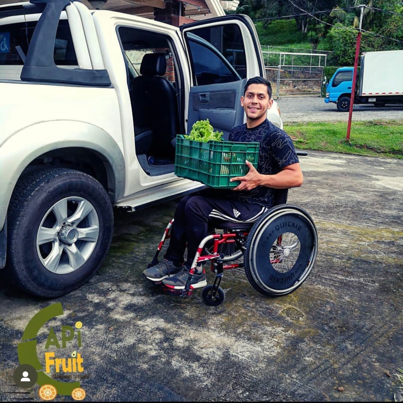 Pulseador saca adelante este negocito de entrega de verduras pese a estar en sillas de rueda