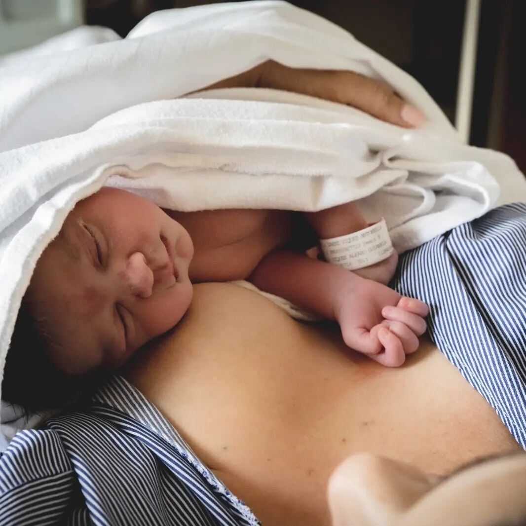 Lussania Viquez presentó este viernes a sus colochudos: Antonella y Alessandro. Facebook.