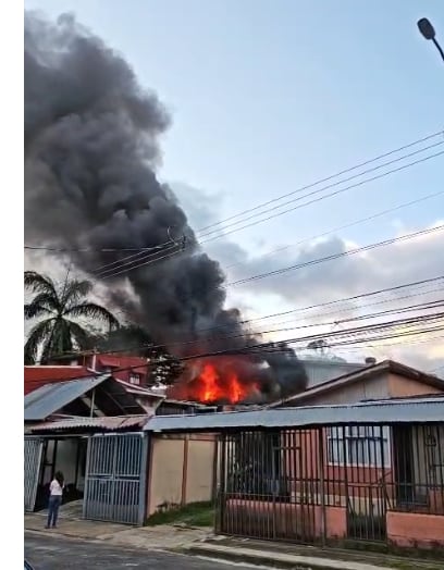 Incendio en Curridabat