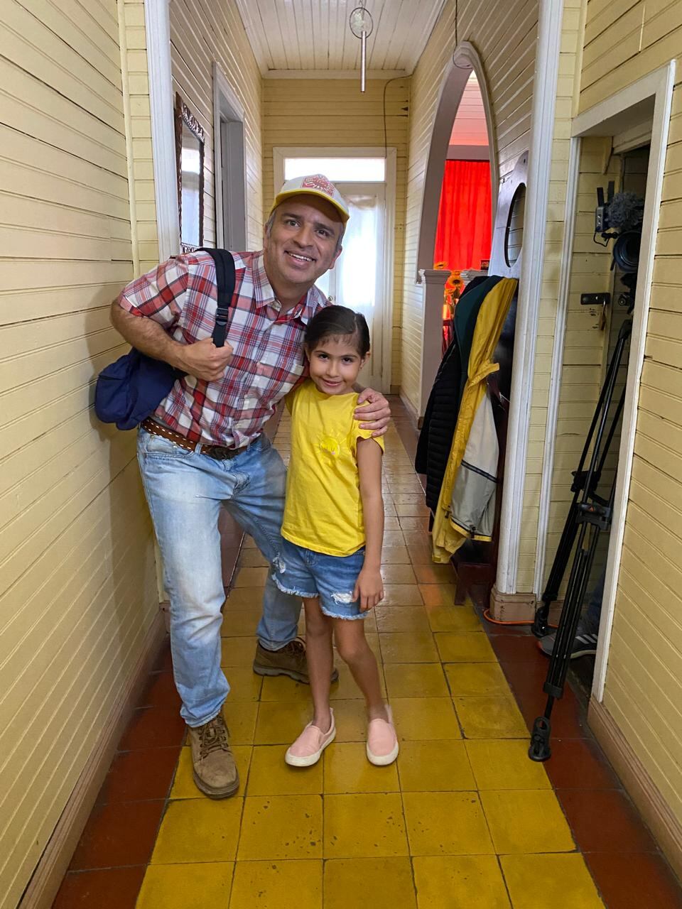 El periodista Diego Brenes reveló el calvario que viven a raíz de la enfermedad de su hija Camila. Fotos cortesía de la familia.