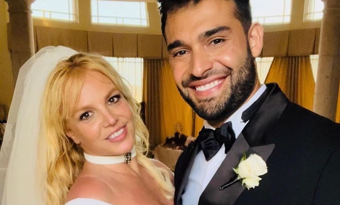 Britney Spears y Sam Asghari durante el día de su boda.  Tras 14 meses trasciende separación de la pareja