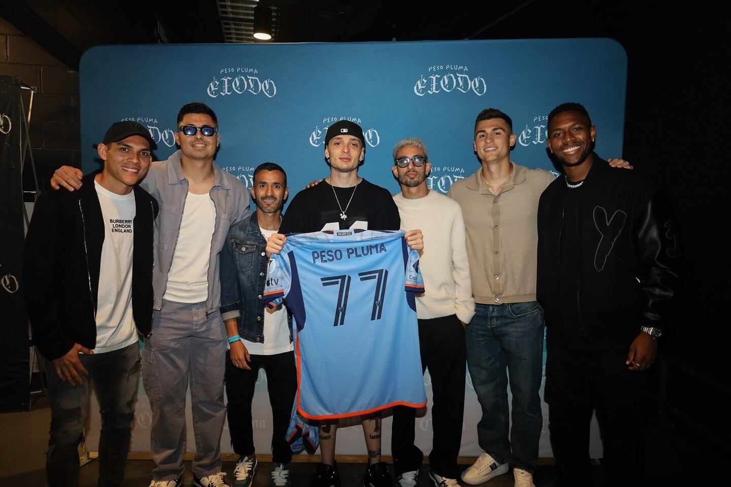 Alonso Martínez fue parte de los jugadores escogidos para conocer a Peso Pluma. Foto: Instagram.