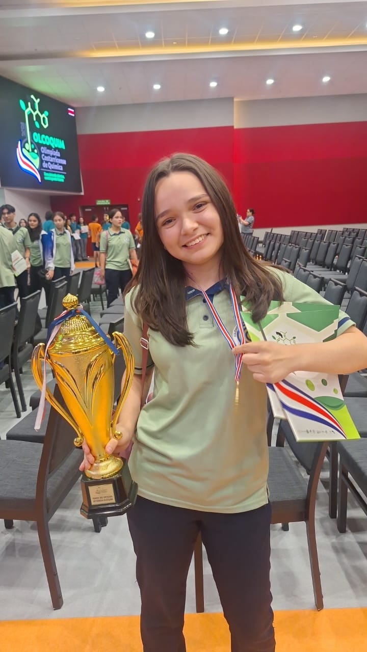 Andrea Carolina Ebanks Reyes abrió la página web del Tecnológico de Costa Rica (TEC) y vio algo que la dejó super emocionada: logró los 800 puntos, nota perfecta, en el examen de admisión 2025-2026.
