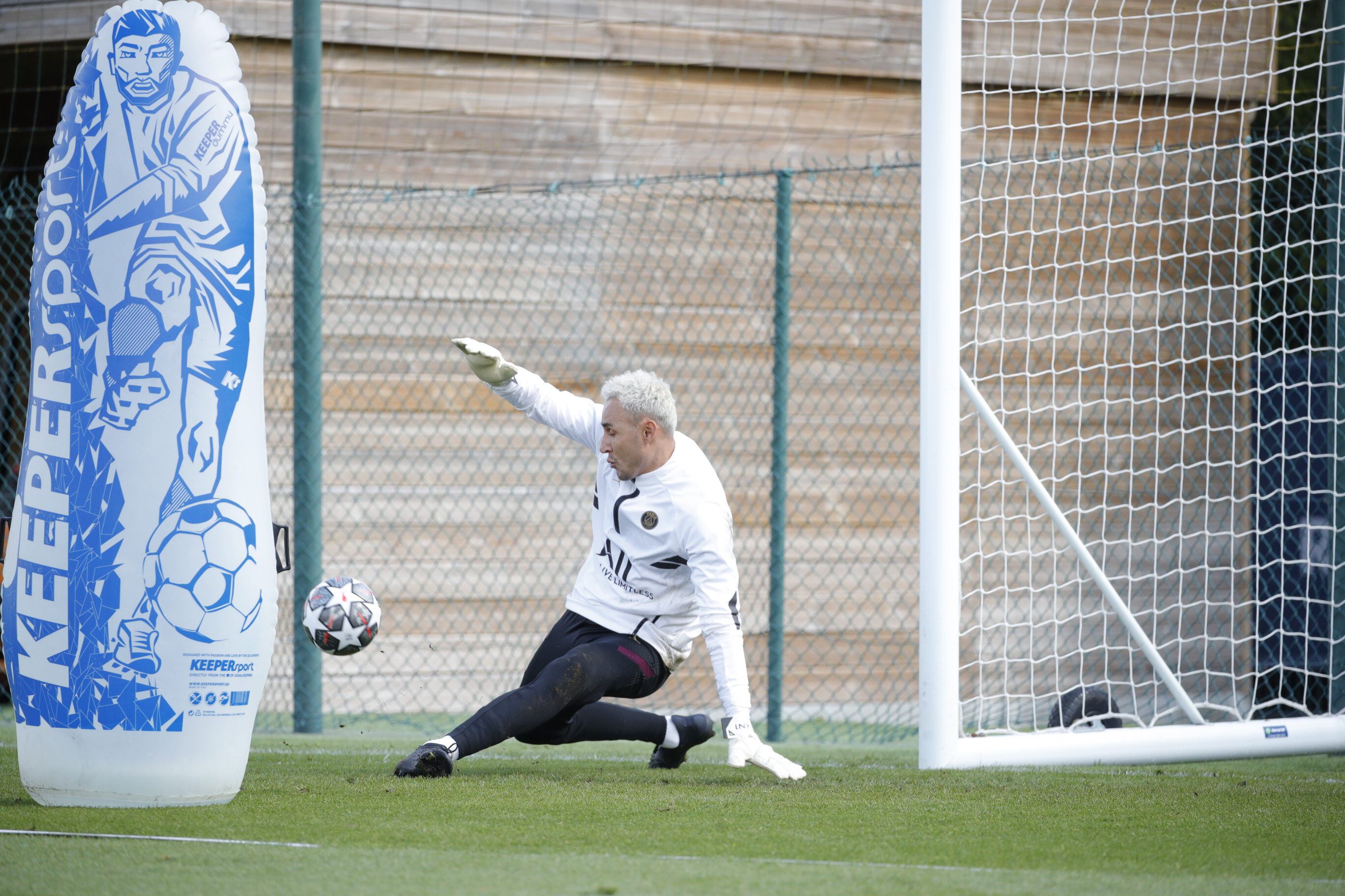 Navas entrenó este lunes sin problemas. Twitter PSG.