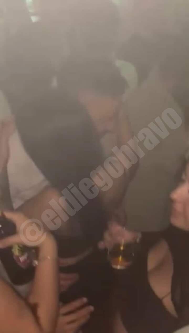 Así captaron a Alonso Solís con misteriosa joven