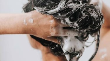 ¿Cuántas veces se debe lavar el pelo a la semana para mantenerlo saludable?