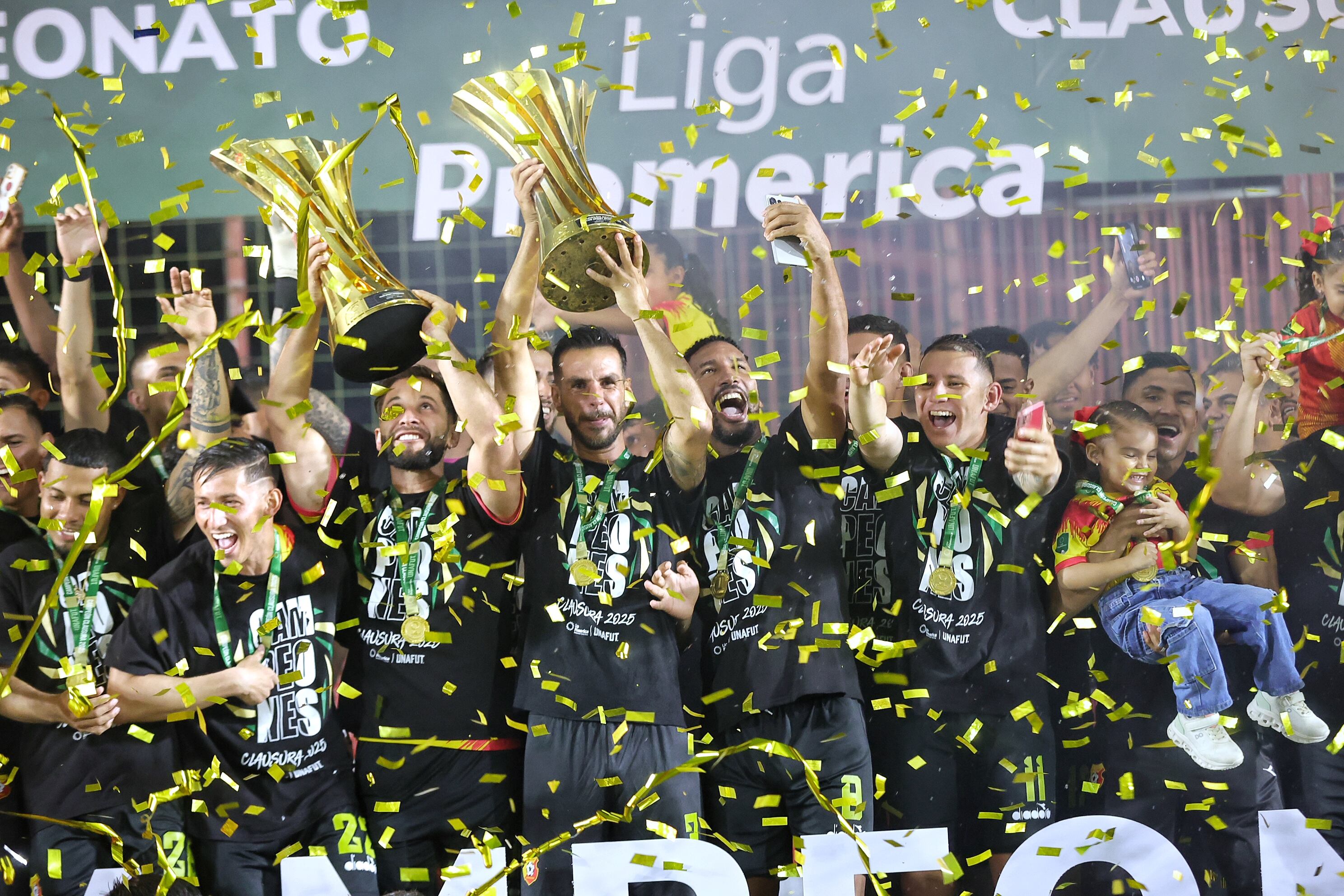 28/05/2025/ Juego entre Club Sport Herediano vs Liga Deportiva Alajuelense por  el partido de vuelta de la gran final el torneo Clausura de la Liga Promerica en el estadio Carlos Alvarado / foto John Durán