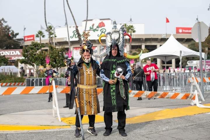 Galeo y Hueso son dos indígenas borucas que participarán en el desfile de las Rosas. ( Foto de ZTV de Coopealfaroruiz R.L)