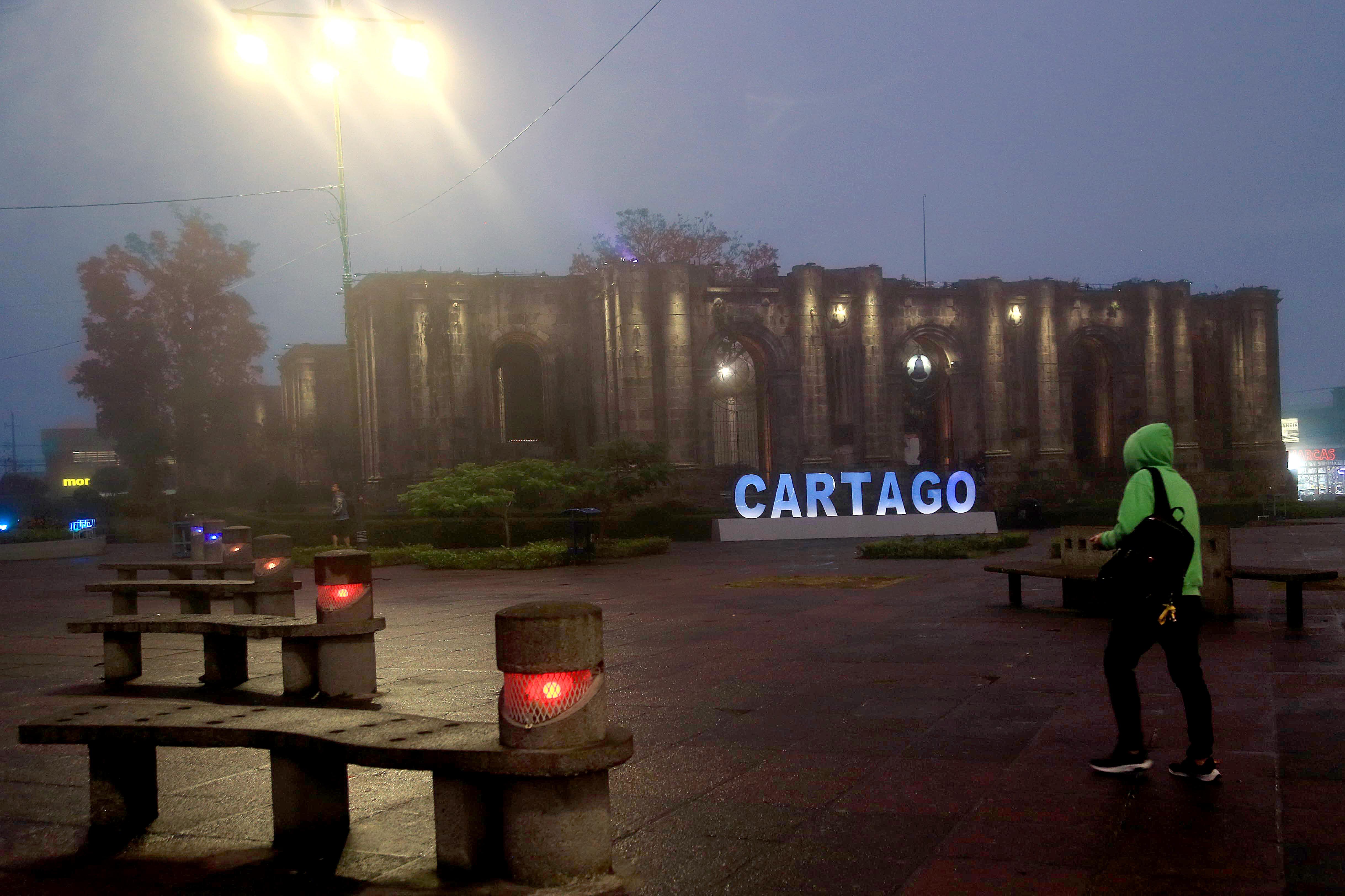 20/02/2024 Cartago. La neblina y el frío reina en la Ciudad de las Brumas. Las bajas temperaturas y fuerte viento las genera el empuje frío que atraviesa el país. Foto: Rafael Pacheco Granados