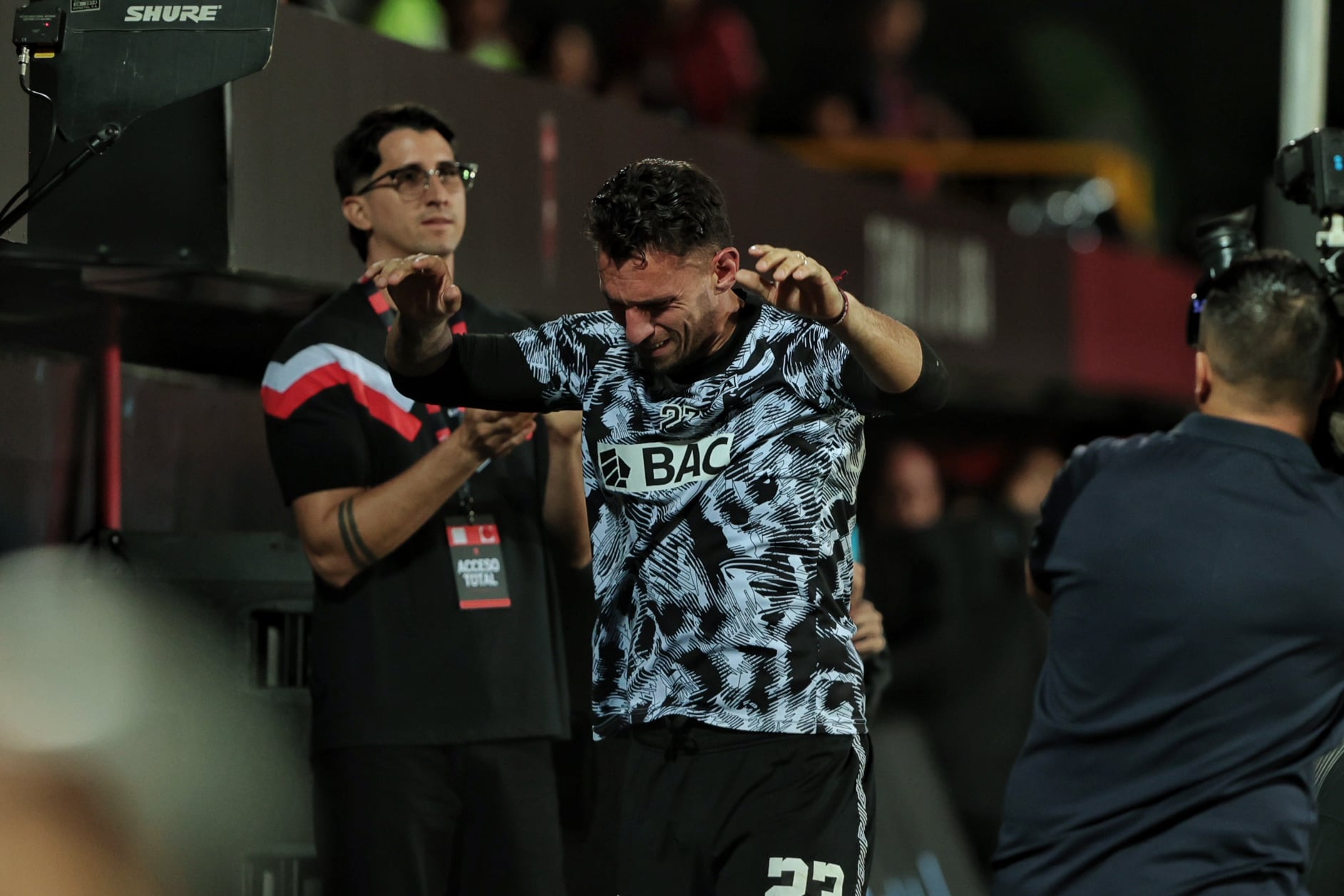 20/12/2025/ partido de ida entre Liga Deportiva Alajuelense vs Saprissa por el partido de vuelta de la final del Torneo apertura de la Liga Promerica 2025 en el estadio Alejandro Morera Soto / foto John Durán