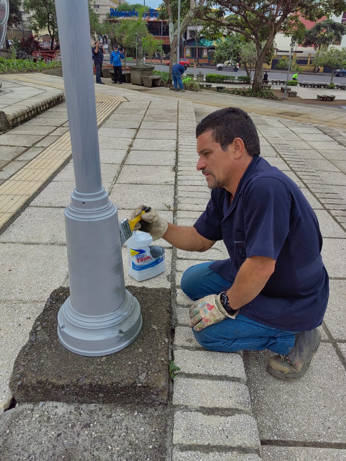 La Plaza de la Democracia recibió una muy buena maquillada a partir del 5 de mayo del 2022 para el traspaso de poderes del 8 de mayo cuando Rodrigo Chaves Robles reciba la banda presidencia de Carlos Alvarado. En la foto, don Álvaro Irias Navarro