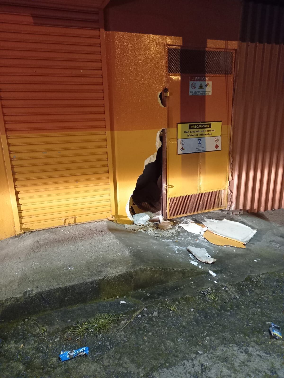 Detienen a sujeto con tobillera electrónica que intentó robar en venta de pollo en Moravia. Foto MSP.