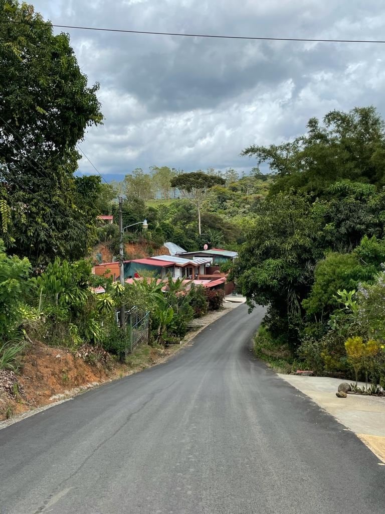 El periodista Loïc Pialat vino al país para hacer un trabajo sobre Keylor Navas y promete volver para ver a Saprissa jugar con aficionados. Cortesía.