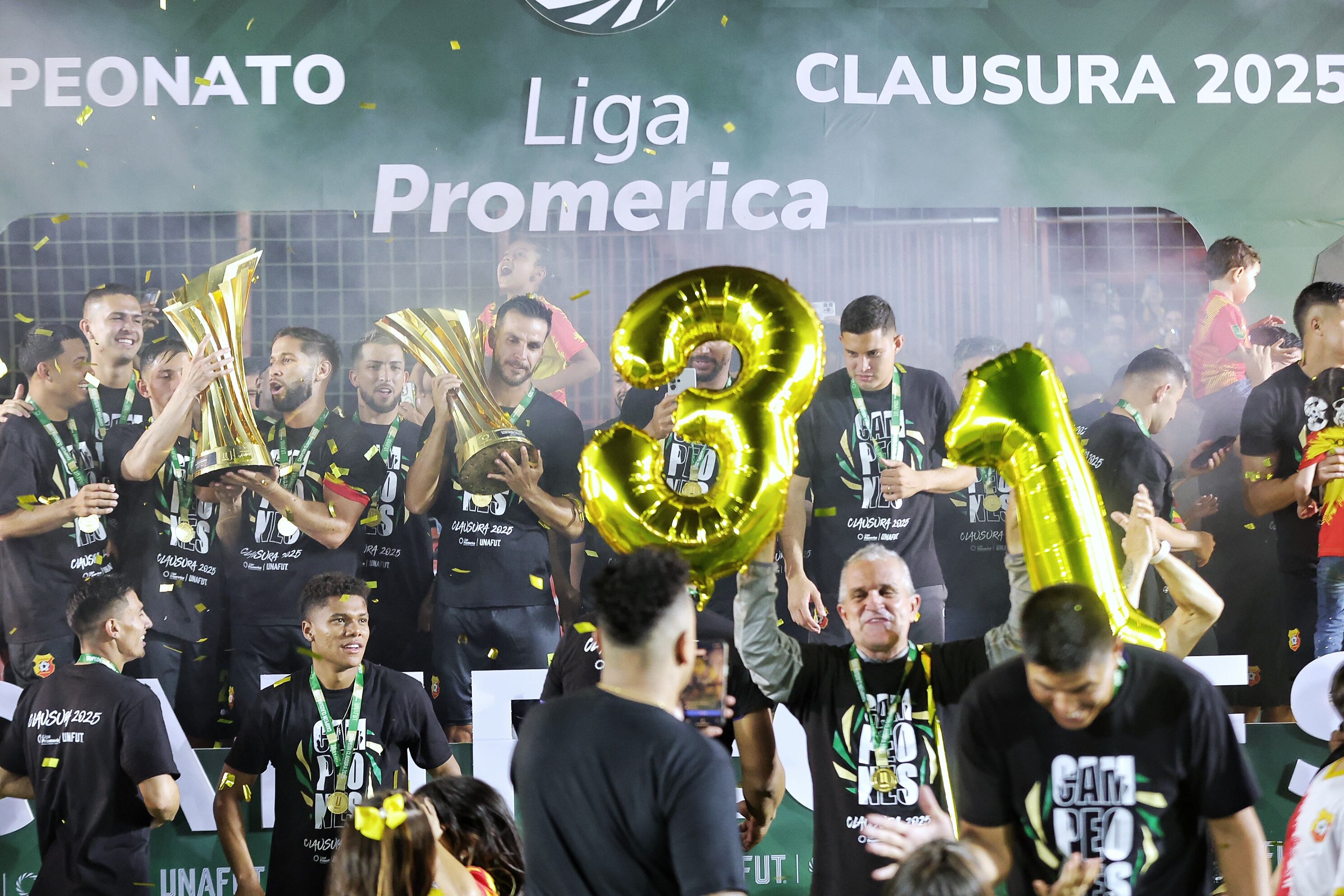 28/05/2025/ Juego entre Club Sport Herediano vs Liga Deportiva Alajuelense por el partido de vuelta de la gran final el torneo Clausura de la Liga Promerica en el estadio Carlos Alvarado / foto John Durán