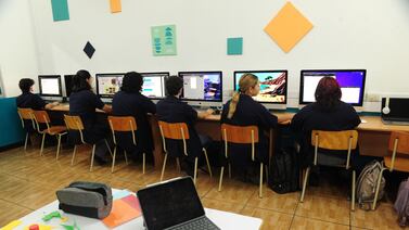 ¿Debe ir a clases su hijo si estudia en un kínder, escuela o colegio privado?