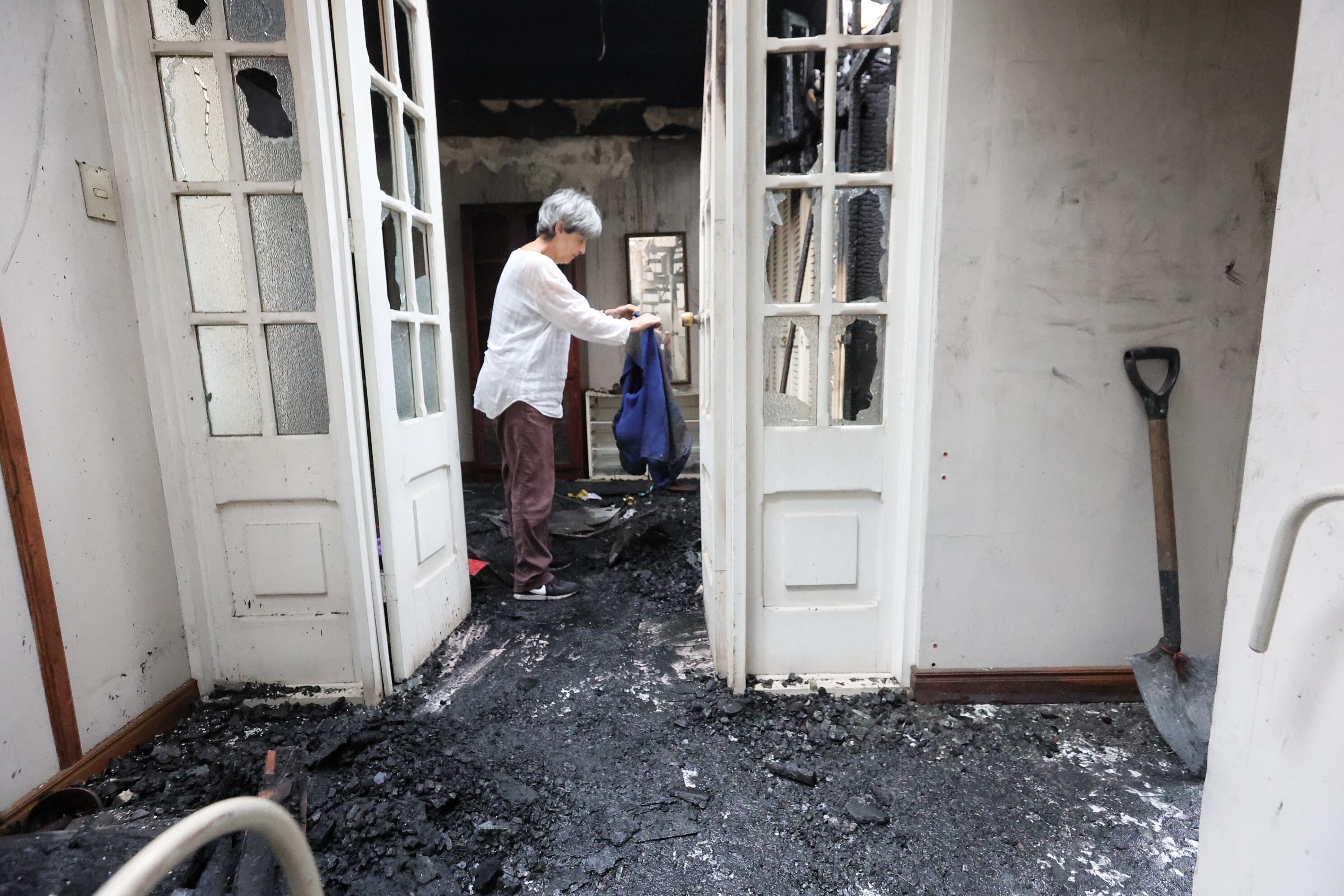 Fotos de casa de Nohemí Rodríguez quien resultó afectada por el incendio en las bodegas de las bodegas de Muñoz y Nani en San Pedro Montes de Oca / foto John Durán